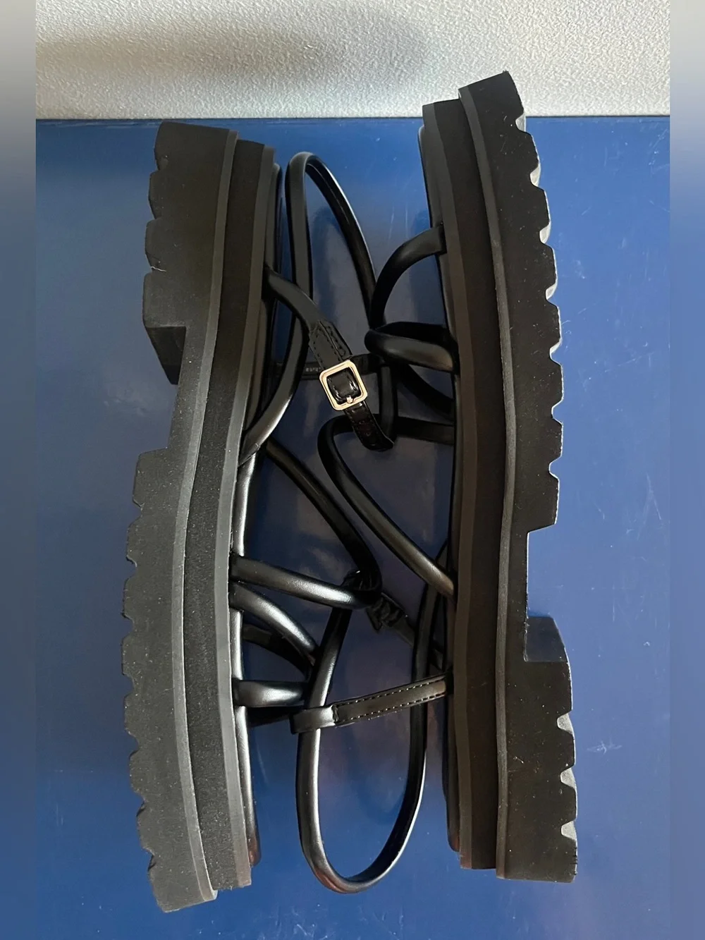 Charles & Keith platform sandals featuring slender tubular straps size 8.5 (39)